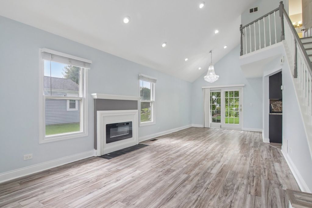 552 Delmar Court, Elk Grove Village, IL 60007 — photo 4