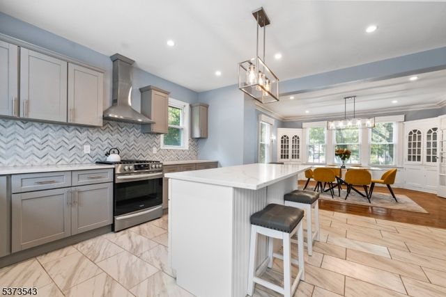 81 Eastwood St, East Orange City, NJ 07017