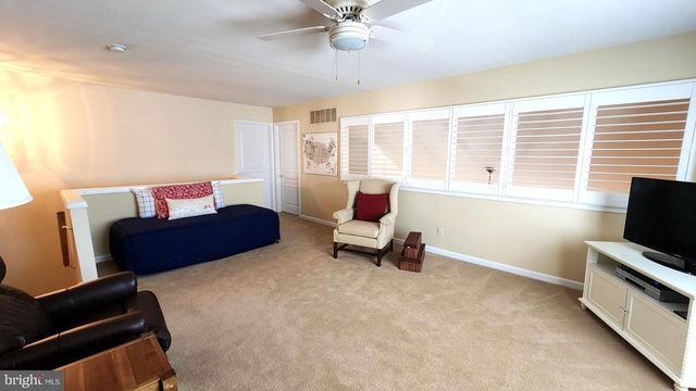 796 VILLAGE AVE, Collegeville, PA 19426