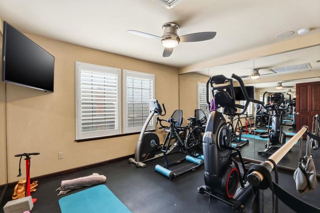 445 Sierra Ln, Sacramento, CA 95864