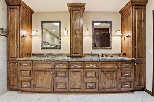 445 Sierra Ln, Sacramento, CA 95864