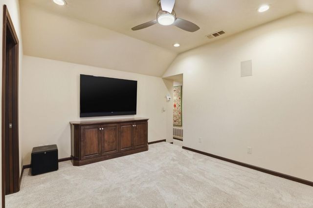 445 Sierra Ln, Sacramento, CA 95864