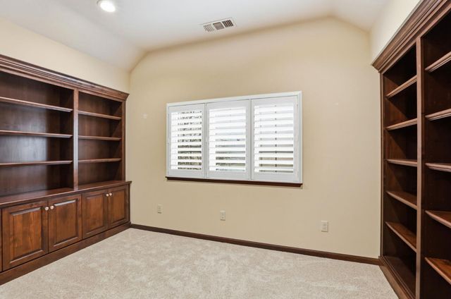 445 Sierra Ln, Sacramento, CA 95864