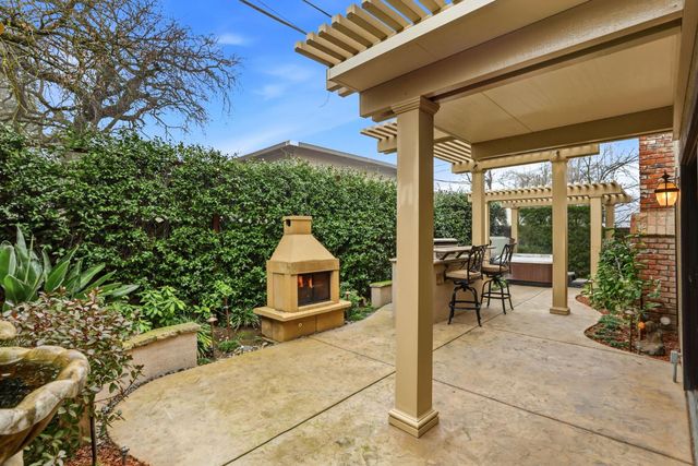 445 Sierra Ln, Sacramento, CA 95864