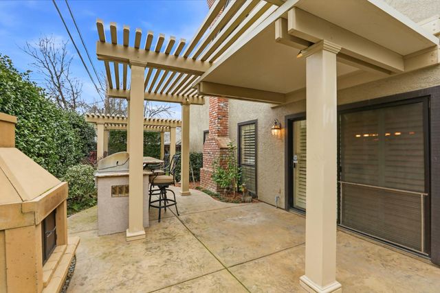 445 Sierra Ln, Sacramento, CA 95864