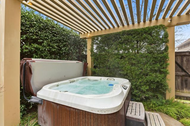 445 Sierra Ln, Sacramento, CA 95864