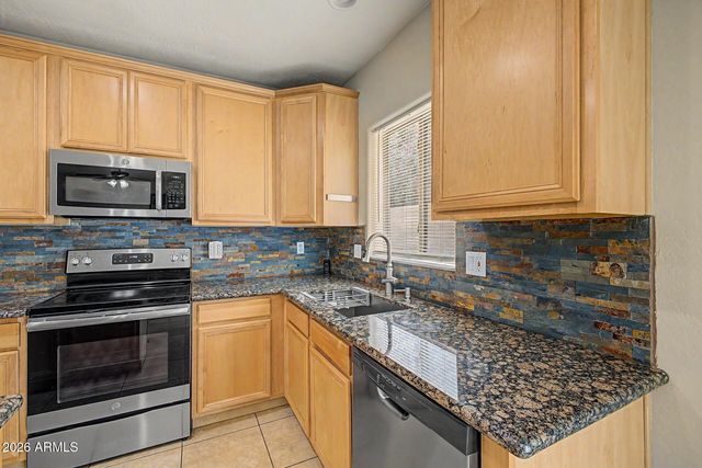 15818 N 25TH Street 113, Phoenix, AZ 85032