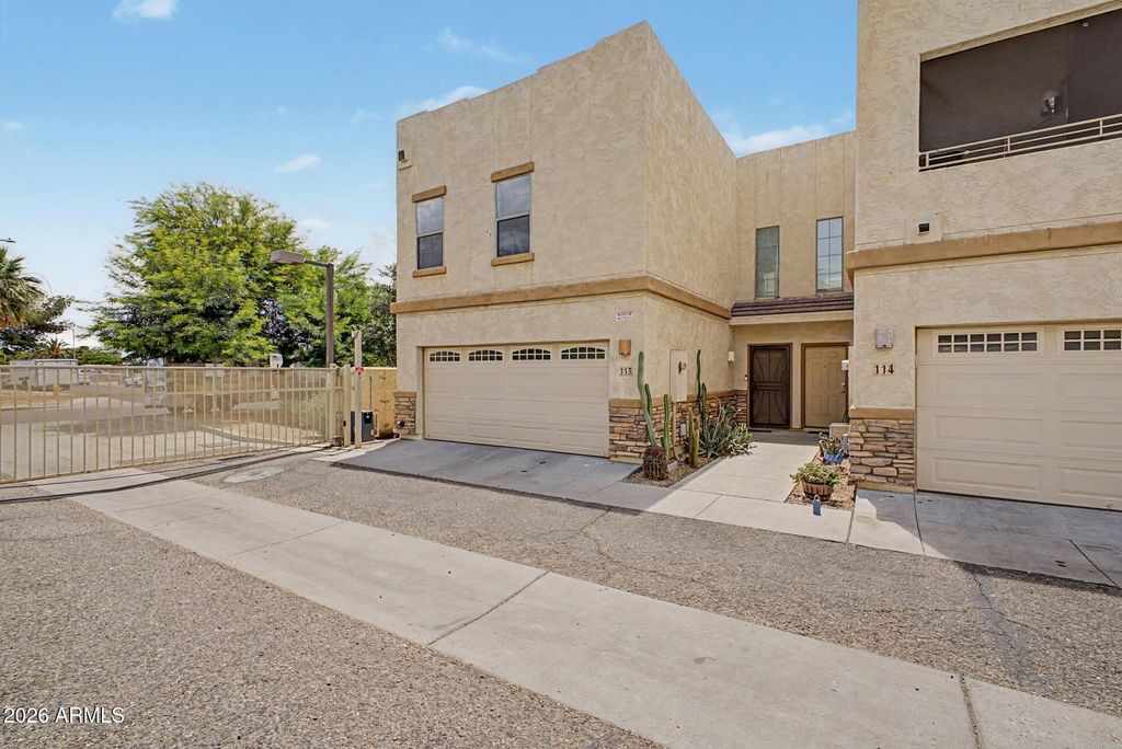 15818 N 25TH Street 113, Phoenix, AZ 85032