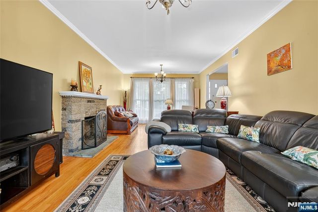 16 Greentree Terrace, Tenafly, NJ 07670