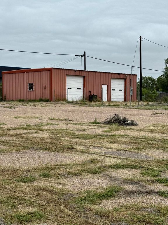 Image 1 of property listing at 1506 N Bryant Boulevard, San Angelo, TX 76903