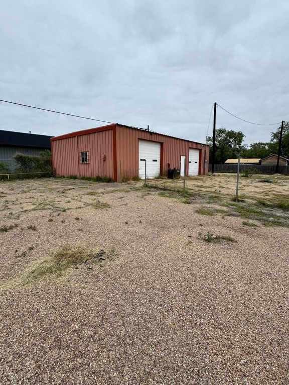 Image 10 of property listing at 1506 N Bryant Boulevard, San Angelo, TX 76903