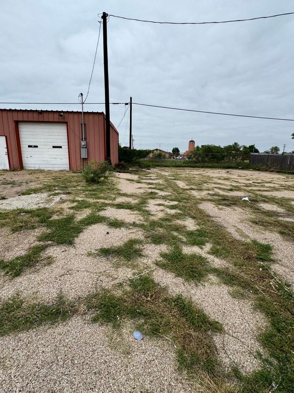 Image 12 of property listing at 1506 N Bryant Boulevard, San Angelo, TX 76903