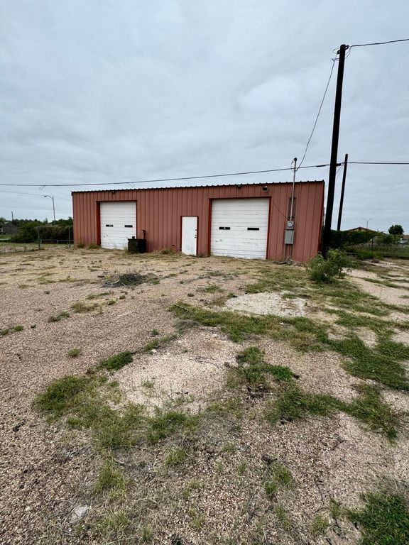 Image 2 of property listing at 1506 N Bryant Boulevard, San Angelo, TX 76903