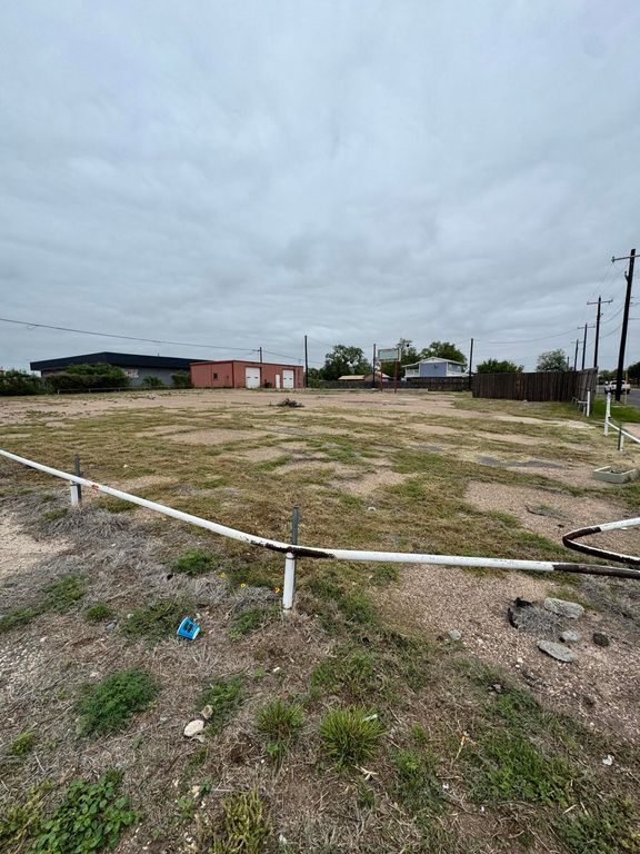 Image 4 of property listing at 1506 N Bryant Boulevard, San Angelo, TX 76903