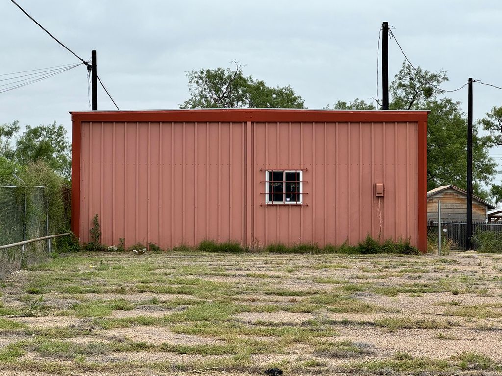 Image 7 of property listing at 1506 N Bryant Boulevard, San Angelo, TX 76903