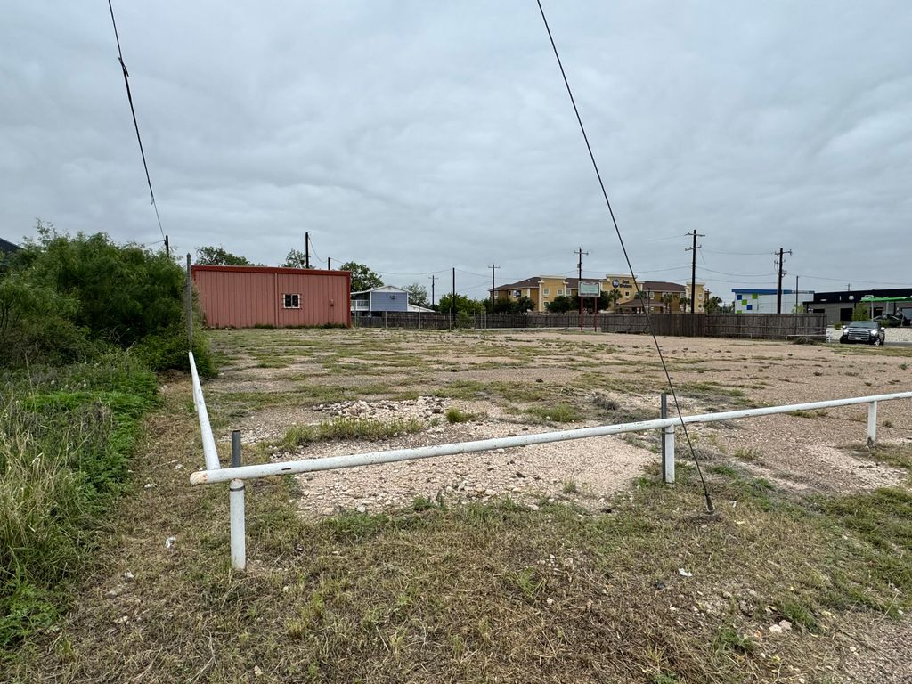 Image 9 of property listing at 1506 N Bryant Boulevard, San Angelo, TX 76903