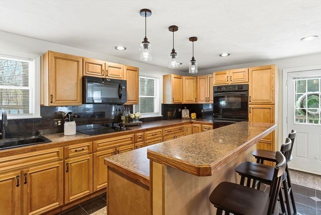 21 Bedford Drive, Grafton, MA 01536