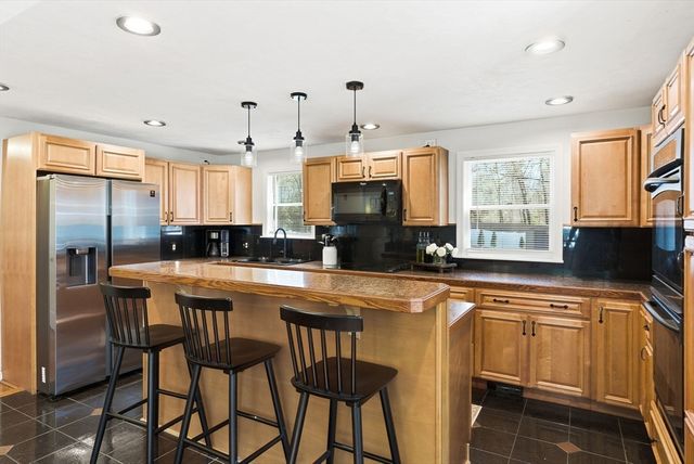 21 Bedford Drive, Grafton, MA 01536