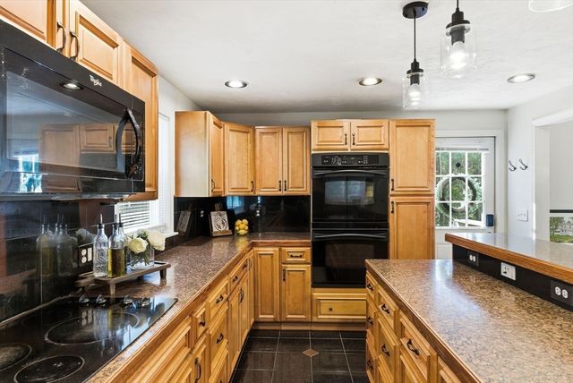 21 Bedford Drive, Grafton, MA 01536