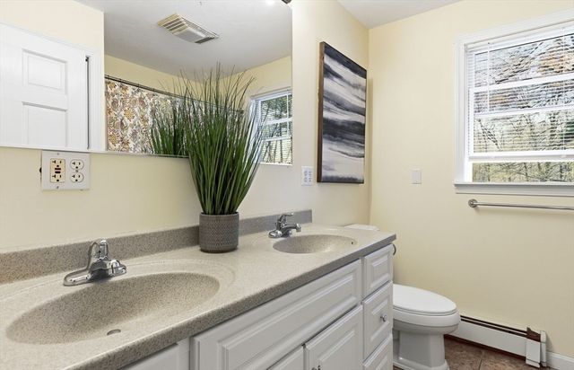 21 Bedford Drive, Grafton, MA 01536