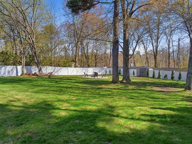 21 Bedford Drive, Grafton, MA 01536