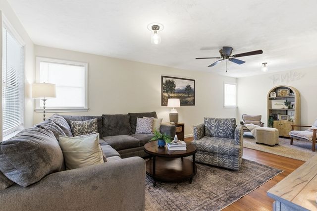 21 Bedford Drive, Grafton, MA 01536