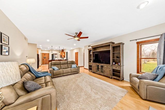 1841 Kissel DRIVE, Hartford, WI 53027