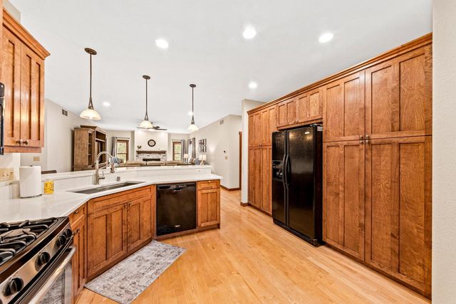 1841 Kissel DRIVE, Hartford, WI 53027