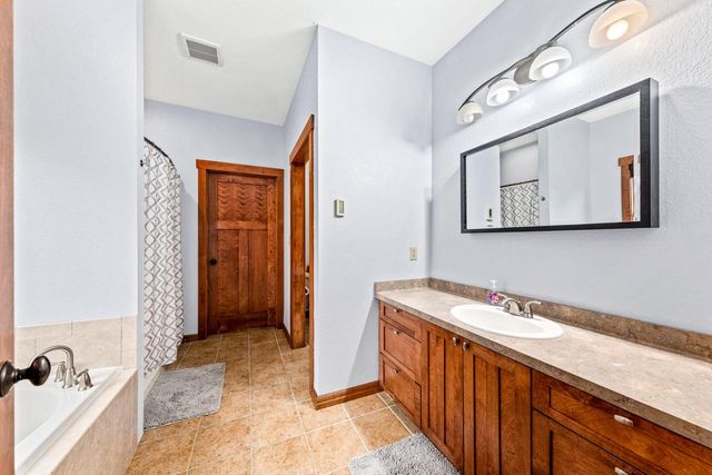 1841 Kissel DRIVE, Hartford, WI 53027
