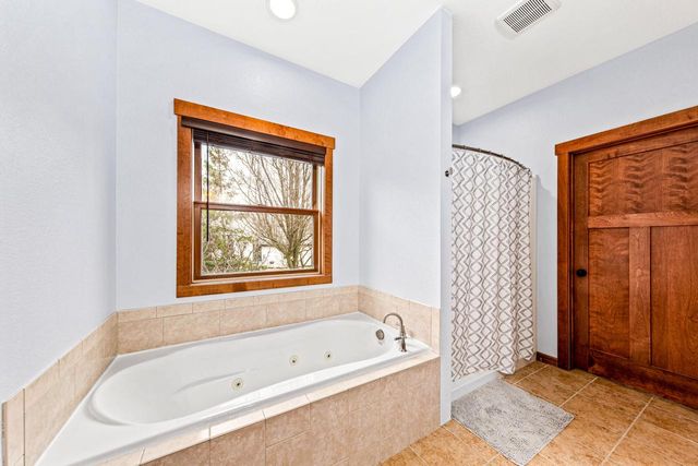 1841 Kissel DRIVE, Hartford, WI 53027