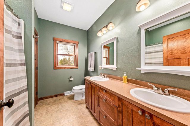 1841 Kissel DRIVE, Hartford, WI 53027