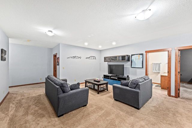 1841 Kissel DRIVE, Hartford, WI 53027