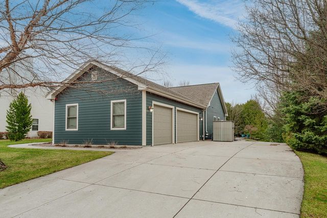 1841 Kissel DRIVE, Hartford, WI 53027