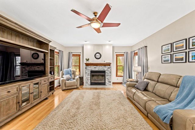 1841 Kissel DRIVE, Hartford, WI 53027