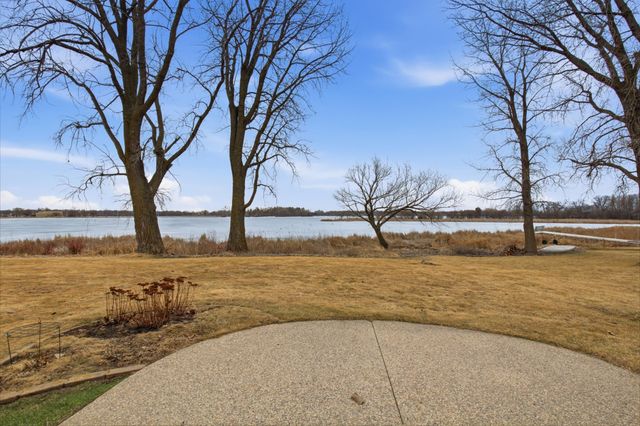 321 15th Avenue NW, Willmar, MN 56201