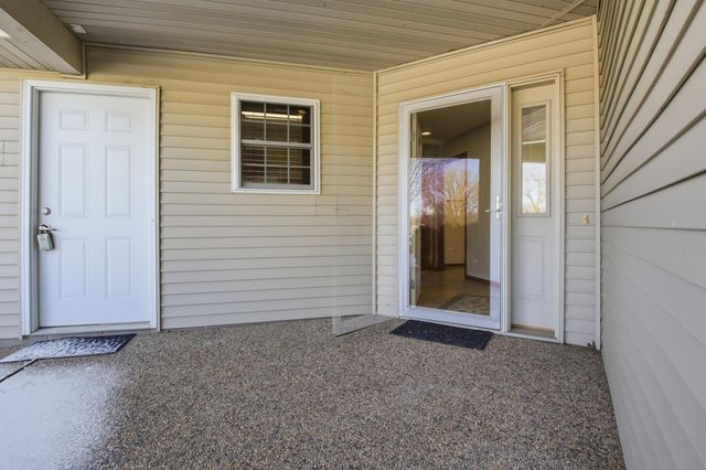 321 15th Avenue NW, Willmar, MN 56201