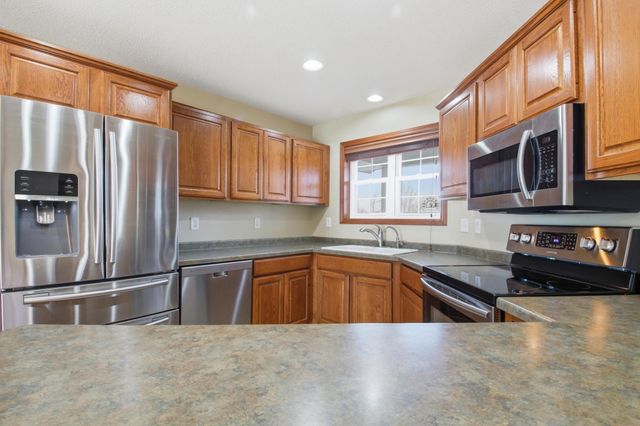 321 15th Avenue NW, Willmar, MN 56201