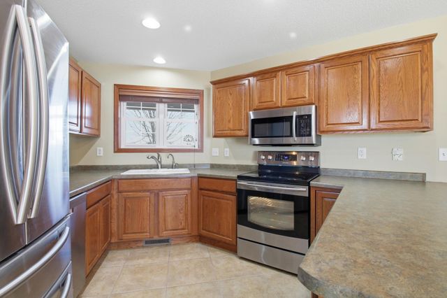 321 15th Avenue NW, Willmar, MN 56201