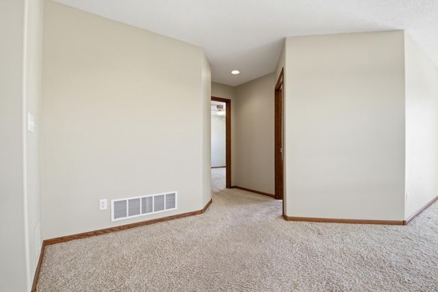 321 15th Avenue NW, Willmar, MN 56201