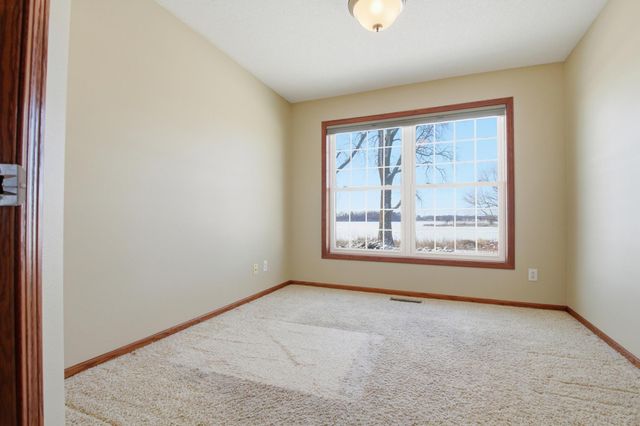 321 15th Avenue NW, Willmar, MN 56201