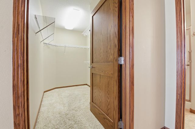 321 15th Avenue NW, Willmar, MN 56201