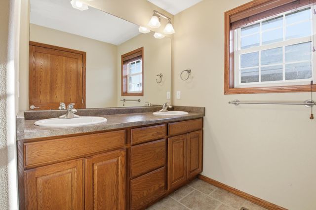 321 15th Avenue NW, Willmar, MN 56201