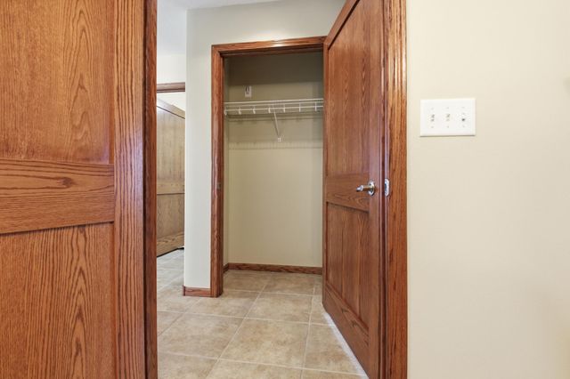 321 15th Avenue NW, Willmar, MN 56201