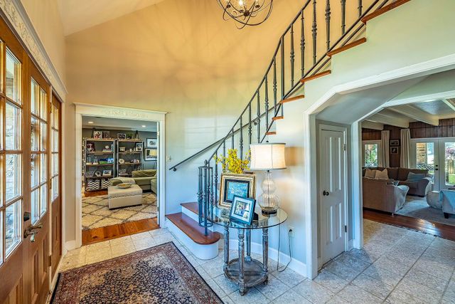 305 Oak Alley Dr, Houma, LA 70360