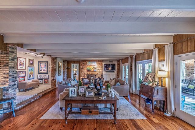 305 Oak Alley Dr, Houma, LA 70360