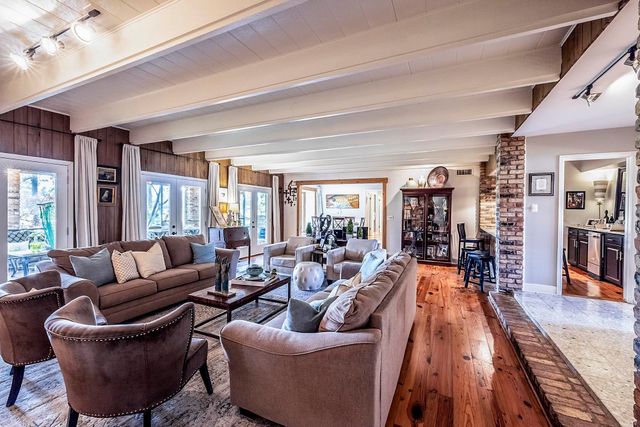 305 Oak Alley Dr, Houma, LA 70360