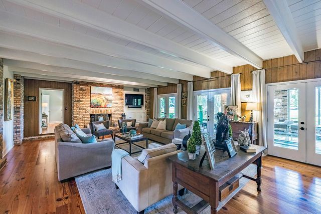 305 Oak Alley Dr, Houma, LA 70360