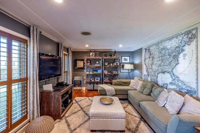 305 Oak Alley Dr, Houma, LA 70360