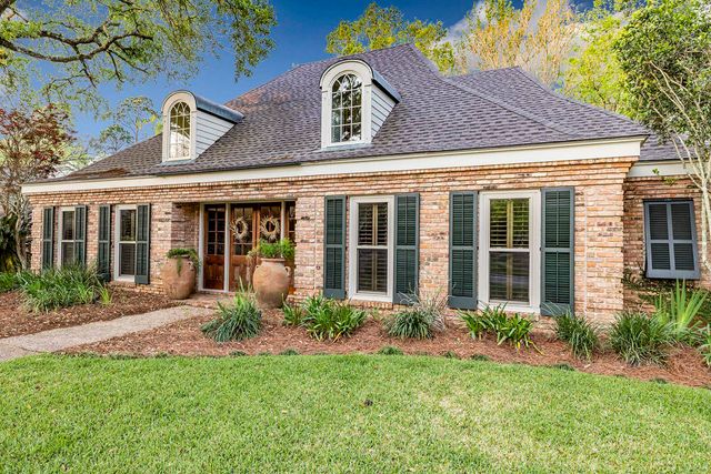 305 Oak Alley Dr, Houma, LA 70360