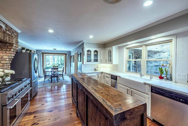 305 Oak Alley Dr, Houma, LA 70360